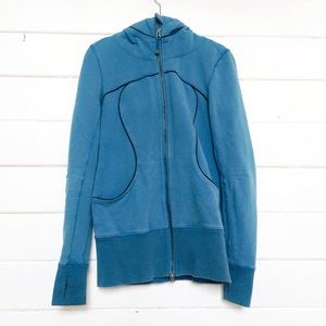 BLUE LULUEMON JACKET